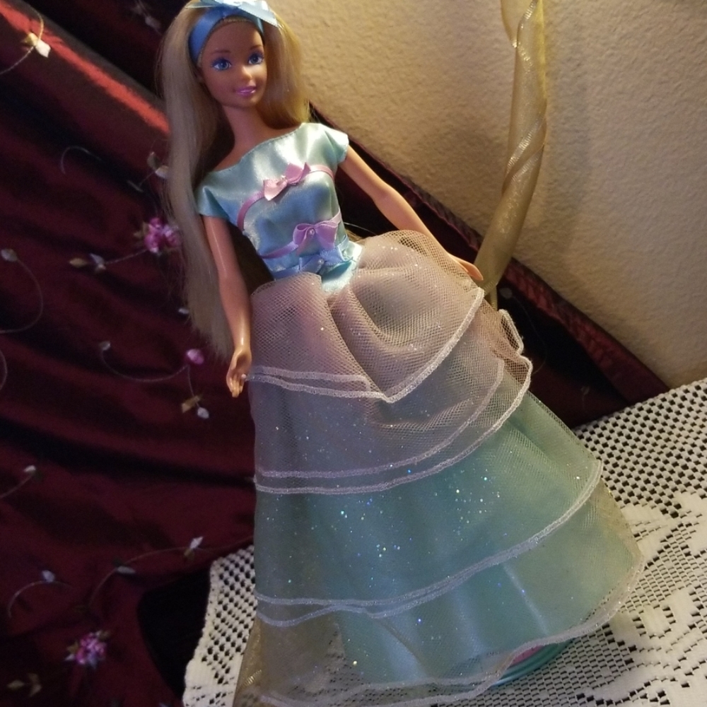 Springtime Tea Party Barbie Collection Edition - Picture 3 of 3